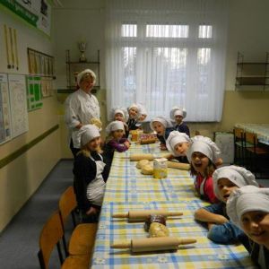 2011-12-12 Weihnachtsbäckerei Klasse 2